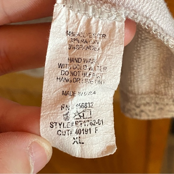 🐍BiBi, Size XL, Snake Print, Shirt Sleeve, One Cold Shoulder Top - Picture 4 of 7